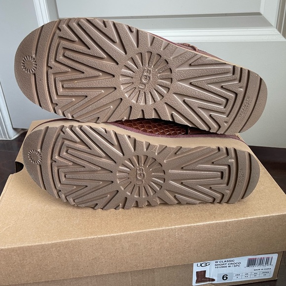 Ugg Classic Short Croc Boots - Picture 9 of 10